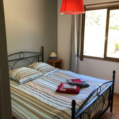 Maison D'En Face Salavas Bagian luar foto