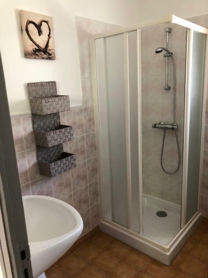 Maison D'En Face Salavas Bagian luar foto